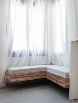 Badya — window seat