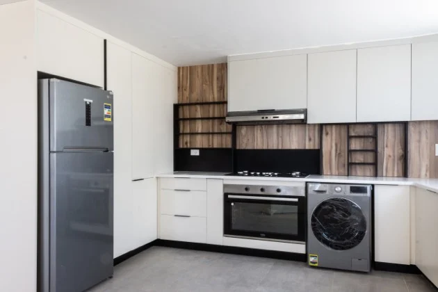 Badya — kitchen with oven and washing machine